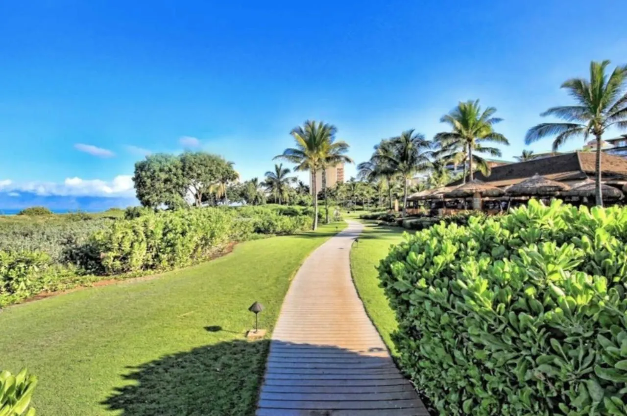 2 Bedroom Ocean View Luxury Resort Condo With Extra Large Balcony Lāhainā Apartment